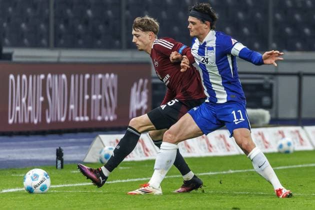 Berlin, 21 02 2025, Soccer, 2 Bundesliga, Matchday 23, Hertha BSC 1 FC Nuernberg, Olympiastadion Tim Drexler of FC Nuernberg fights against Berlins Fabian Reese r for the ball DFL regulations and DFB regulations prohibit any use of photographs as image sequences and or quasi video, Foto Andreas Gora Hertha BSC 1 FC Nuernberg