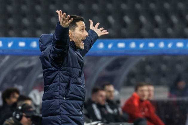 Berlin, 21 02 2025, Soccer, 2 Bundesliga, Matchday 23, Hertha BSC 1 FC Nuernberg, Olympiastadion Coach Stefan Leitl of Hertha BSC shouts gesticulating something to his team DFL regulations and DFB regulations prohibit any use of photographs as image sequences and or quasi video, Foto Andreas Gora Hertha BSC 1 FC Nuernberg