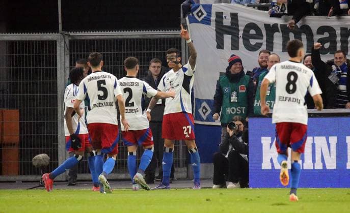 21 02 2025, xmohx, Fußball 2 Bundesliga, Hamburger SV 1 FC Kaiserslautern v l Davie Selke Hamburger SV celebrate the goal, Der Torjubel zum 1 0 DFL DFB REGULATIONS PROHIBIT ANY USE OF PHOTOGRAPHS as IMAGE SEQUENCES and or QUASI VIDEO Hamburg