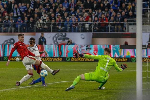 1 0 Davie Selke HSV 33 Jan Elvedi Julian Krahl Kaiserslautern Germany , Hamburg , Volksparkstadion , Football , 2 Bundesliga , Hamburger SV 1 FC Kaiserslautern