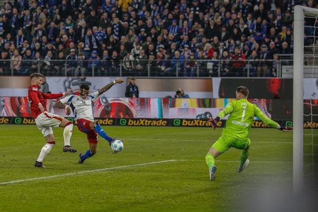 1 0 Davie Selke HSV 33 Jan Elvedi Julian Krahl Kaiserslautern Germany , Hamburg , Volksparkstadion , Football , 2 Bundesliga , Hamburger SV 1 FC Kaiserslautern