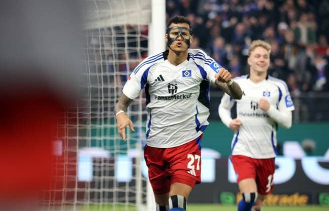21 02 2025, xmohx, Fussball 2 Bundesliga, Hamburger SV 1 FC Kaiserslautern v l Davie Selke Hamburger SV celebrate the goal, Der Torjubel zum 2 0 abseitstor DFL DFB REGULATIONS PROHIBIT ANY USE OF PHOTOGRAPHS as IMAGE SEQUENCES and or QUASI VIDEO Hamburg