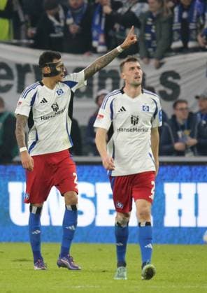 21 02 2025, xmohx, Fußball 2 Bundesliga, Hamburger SV 1 FC Kaiserslautern v l Davie Selke Hamburger SV celebrate the goal, Der Torjubel zum 1 0 DFL DFB REGULATIONS PROHIBIT ANY USE OF PHOTOGRAPHS as IMAGE SEQUENCES and or QUASI VIDEO Hamburg