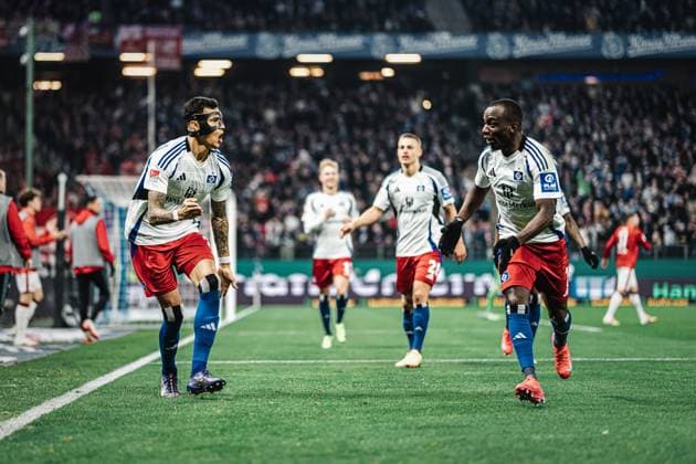 Soccer Men Season 2024 2025 2 Soccer Bundesliga 23 Matchday Hamburger SV vs 1 FC Kaiserslautern 21 02 2025 v l Davie Selke 27, HSV cheers with Jean Luc Dompe 7, HSV , the goal is disallowed by VAR Video evidence Hamburg Volksparkstadion Hamburg Germany