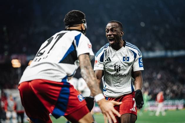 Soccer Men Season 2024 2025 2 Soccer Bundesliga 23 Matchday Hamburger SV vs 1 FC Kaiserslautern 21 02 2025 v l Davie Selke 27, HSV cheers with Jean Luc Dompe 7, HSV , the goal is disallowed by VAR Video evidence Hamburg Volksparkstadion Hamburg Germany