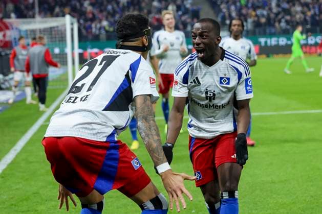 Davie Selke Hamburger SV and Jean Luc Dompe Hamburger SV cheer, 2 Bundesliga, Hamburger SV vs 1 FC Kaiserslautern, Volksparkstadion, February 21, 2025 in Hamburg, Germany Photo by Marco Steinbrenner DeFodi Images Davie Selke Hamburger SV and Jean Luc Dompe Hamburger SV cheer, 2 Bundesliga, Hamburger SV vs 1 FC Kaiserslautern, Volksparkstadion, February 21, 2025 in Hamburg, Germany Photo by Marco Steinbrenner DeFodi Images DFB DFL REGULATIONS PROHIBIT ANY USE OF PHOTOGRAPHS AS IMAGE SEQUENCES AND OR QUASI VIDEO