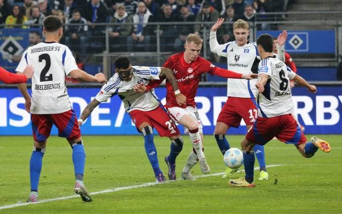 21 02 2025, xmohx, Soccer 2 Bundesliga, Hamburger SV 1 FC Kaiserslautern v l William Mickelbrencis Hamburger SV , Davie Selke Hamburger SV , fkl18, Adam Karabec Hamburger SV , Daniel Elfadli Hamburger SV DFL DFB REGULATIONS PROHIBIT ANY USE OF PHOTOGRAPHS as IMAGE SEQUENCES and or QUASI VIDEO Hamburg