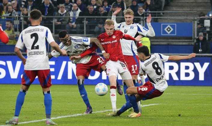 21 02 2025, xmohx, Soccer 2 Bundesliga, Hamburger SV 1 FC Kaiserslautern v l William Mickelbrencis Hamburger SV , Davie Selke Hamburger SV , fkl18, Adam Karabec Hamburger SV , Daniel Elfadli Hamburger SV DFL DFB REGULATIONS PROHIBIT ANY USE OF PHOTOGRAPHS as IMAGE SEQUENCES and or QUASI VIDEO Hamburg