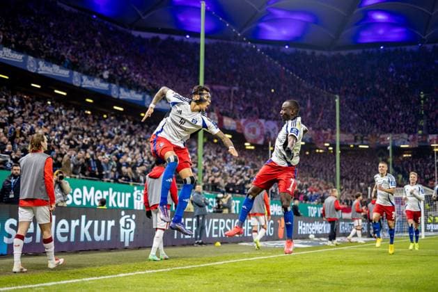 Hamburg, February 21, 2025 Soccer, 2 Bundesliga 2024 25, Hamburger SV 1 FC Kaiserslautern Davie Selke Hamburger SV, 27 and Jean Luc Dompe Hamburger SV, 7 celebrate goal to 2 0 not given DFL REGULATIONS PROHIBIT ANY USE OF PHOTOGRAPHS AS IMAGE SEQUENCES AND OR QUASI VIDEO