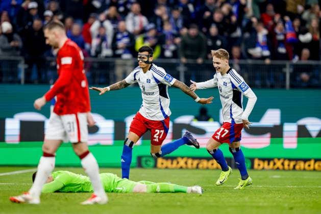 Hamburg, February 21, 2025 Soccer, 2 Bundesliga 2024 25, Hamburger SV 1 FC Kaiserslautern Davie Selke Hamburger SV, 27 and Adam Karabec Hamburger SV, 17 celebrate goal to 2 0 not given DFL REGULATIONS PROHIBIT ANY USE OF PHOTOGRAPHS AS IMAGE SEQUENCES AND OR QUASI VIDEO