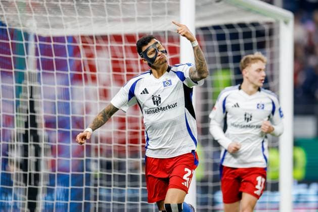 Hamburg, February 21, 2025 Soccer, 2 Bundesliga 2024 25, Hamburger SV 1 FC Kaiserslautern Davie Selke Hamburger SV, 27 celebrates goal to 2 0 not given DFL REGULATIONS PROHIBIT ANY USE OF PHOTOGRAPHS AS IMAGE SEQUENCES AND OR QUASI VIDEO