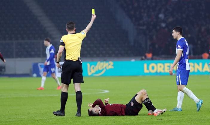 Referee Harm Osmers yellow card for Ibrahim Maza Sport Football Soccer DFL 2 Bundesliga Men 23 Matchday Season 2024 2025 21 02 2025 Hertha BSC Berlin vs 1 FC Nürnberg FCN DFL regulations prohibit any use of photographs as image sequences and or quasi video