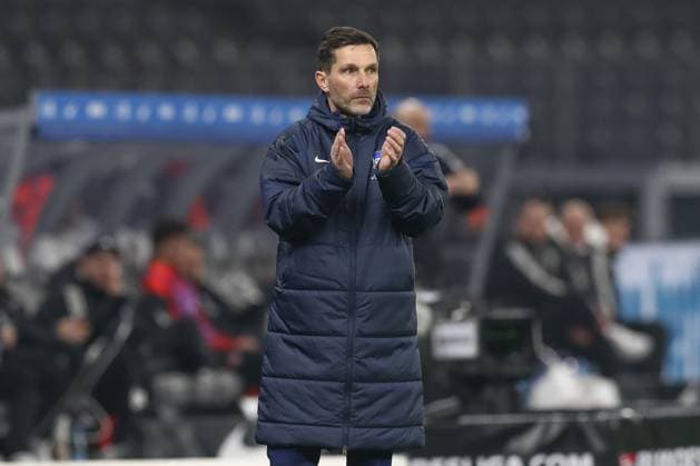 21 02 2025, xtgx, Fußball 2 Bundesliga, Hertha BSC Berlin 1 FC Nuernberg emspor, v l Stefan Leitl Hertha, Trainer gibt Anweisungen, gestikuliert mit den Armen, gesticulate, gives instructions DFL DFB REGULATIONS PROHIBIT ANY USE OF PHOTOGRAPHS as IMAGE SEQUENCES and or QUASI VIDEO Berlin