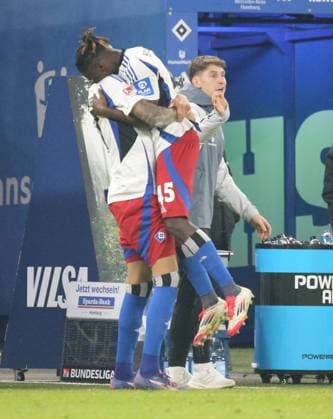 21 02 2025, xmohx, Fußball 2 Bundesliga, Hamburger SV 1 FC Kaiserslautern v l Davie Selke Hamburger SV , Fabio Balde Hamburger SV celebrate the goal, Der Torjubel zum , Co Trainer Loic Fave Hamburger SV DFL DFB REGULATIONS PROHIBIT ANY USE OF PHOTOGRAPHS as IMAGE SEQUENCES and or QUASI VIDEO Hamburg