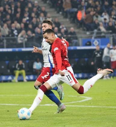 21 02 2025, xmohx, Fussball 2 Bundesliga, Hamburger SV 1 FC Kaiserslautern v l William Mickelbrencis Hamburger SV , Kevin Prince Redondo 1 FC Kaiserslautern DFL DFB REGULATIONS PROHIBIT ANY USE OF PHOTOGRAPHS as IMAGE SEQUENCES and or QUASI VIDEO Hamburg