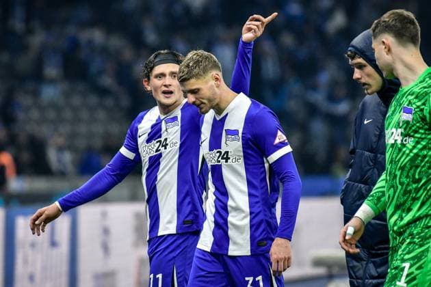 Soccer 2 Bundesliga, Hertha BSC Berlin 1 FC Nürnberg 21 02 2025, xdanx, Soccer 2 Bundesliga, Hertha BSC Berlin 1 FC Nürnberg v l Fabian Reese Hertha BSC 11 ,Marton Dardai Hertha BSC 31 disappointed, looks disappointed, dejected, disappointed DFL DFB REGULATIONS PROHIBIT ANY USE OF PHOTOGRAPHS as IMAGE SEQUENCES and or QUASI VIDEO Daniel Lakomski Mix1 Berlin Olympiastadion Berlin Germany DEU Copyright: xDanielxLakomskix