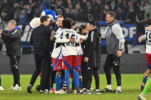 GER 2 FBL,, Hamburger SV vs 1 FC Kaiserslautern 21 02 2025, Volksparkstadion, Hamburg, GER 2 FBL, Hamburger SV vs 1 FC Kaiserslautern in the picture the HSV team celebrates the victory nordphotoxGmbH xWitke nph00002