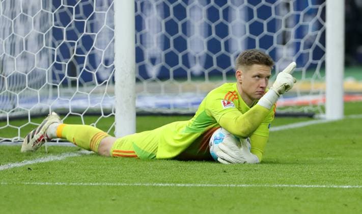 Goalkeeper Jan Reichert single image cropping action sport soccer soccer DFL 2 Bundesliga men 23 matchday season 2024 2025 21 02 2025 Hertha BSC Berlin vs 1 FC Nürnberg FCN DFL regulations prohibit any use of photographs as image sequences and or quasi video