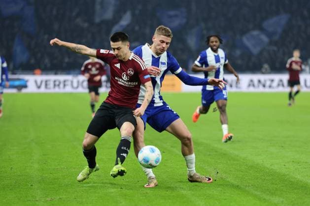 2 Soccer Bundesliga Hertha BSC 1 FC Nuremberg Márton Dárdai Hertha BSC Berlin 31 in a duel with Oliver Villadsen Nuremberg 2 , during the match in the 2 Soccer Bundesliga Hertha BSC 1 FC Nuremberg in Berlin, Olympiastadion, on 21 02 2025 DFB regulations prohibit any use of photographs as image sequences and or quasi video Copyright: xBEAUTIFULxSPORTS Frankex