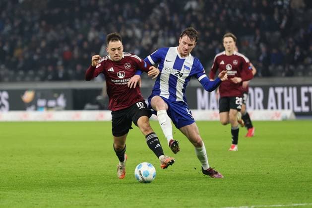 2 Soccer Bundesliga Hertha BSC 1 FC Nuremberg Julian Justvan Nuremberg 10 in a duel with Pascal Klemens Hertha BSC Berlin 41 , during the match in the 2 Soccer Bundesliga Hertha BSC 1 FC Nuremberg in Berlin, Olympiastadion, on 21 02 2025 DFB regulations prohibit any use of photographs as image sequences and or quasi video Copyright: xBEAUTIFULxSPORTS Frankex