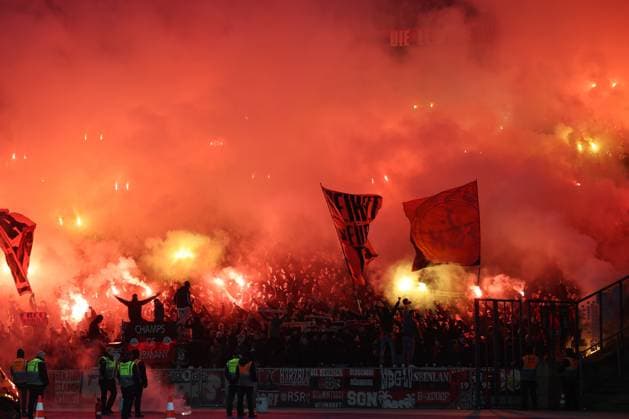 2 Fußball Bundesliga Hertha BSC 1 FC Nürnberg Bengalos, fire, Fans of 1 FC Nürnberg ignite Bengalos, during the match in the 2 Fußball Bundesliga Hertha BSC 1 FC Nürnberg in Berlin, Olympiastadion, on 21 02 2025 DFB regulations prohibit any use of photographs as image sequences and or quasi video Copyright: xBEAUTIFULxSPORTS Frankex