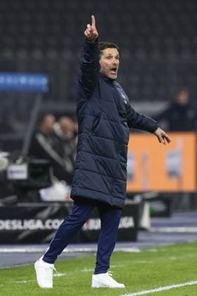 21 02 2025, xtgx, Fußball 2 Bundesliga, Hertha BSC Berlin 1 FC Nuernberg emspor, v l Stefan Leitl Hertha, Trainer gibt Anweisungen, gestikuliert mit den Armen, gesticulate, gives instructions DFL DFB REGULATIONS PROHIBIT ANY USE OF PHOTOGRAPHS as IMAGE SEQUENCES and or QUASI VIDEO Berlin