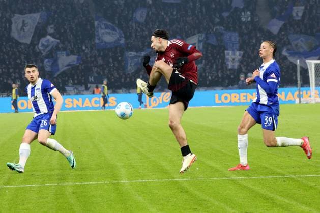 DEU, DFL, 2 FBL, Hertha BSC vs 1 FC Nuernberg, 21 02 2025, Berliner Olympiastadion, Berlin, DEU, DFL, 2 FBL, Hertha BSC vs 1 FC Nuernberg, im Bild Jonjoe Kenny Hertha BSC Berlin 16 , Derry Scherhant Hertha BSC Berlin 39 , Yilmaz, Berkay 1 FC Nuernberg 21 DFL regulations prohibit any use of Photographs as image sequences and or quasi video Foto Juergen Engler nordphoto GmbH nordphotoxGmbHx xEngler nph00076