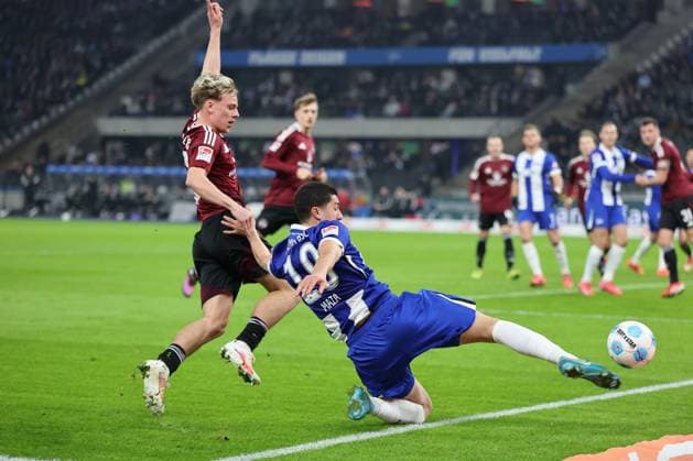 2 Soccer Bundesliga Hertha BSC 1 FC Nuremberg Tim Janisch Nuremberg 32 in a duel with Ibrahim Maza Hertha BSC Berlin 10 , during the match in the 2 Soccer Bundesliga Hertha BSC 1 FC Nuremberg in Berlin, Olympiastadion, on 21 02 2025 DFB regulations prohibit any use of photographs as image sequences and or quasi video Copyright: xBEAUTIFULxSPORTS Frankex