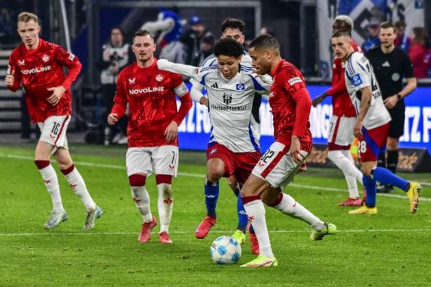 Alexander Rössing Lelesiit HSV 32 Jan Gyamerah Kaiserslautern Germany , Hamburg , Volksparkstadion , Football , 2 Bundesliga , Hamburger SV 1 FC Kaiserslautern