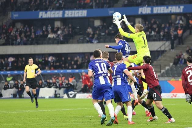 2 Soccer Bundesliga Hertha BSC 1 FC Nuremberg goalkeeper Jan Reichert Nuremberg 1 holds, secures a ball in front of Linus Gechter Hertha BSC Berlin 44 , in front Ibrahim Maza Hertha BSC Berlin 10 , Florian Niederlechner Hertha BSC Berlin 7 and Jens Castrop Nuremberg 17 , during the match in the 2 Soccer Bundesliga Hertha BSC 1 FC Nuremberg in Berlin, Olympiastadion, on 21 02 2025 DFB regulations prohibit any use of photographs as image sequences and or quasi video Copyright: xBEAUTIFULxSPORTS Frankex