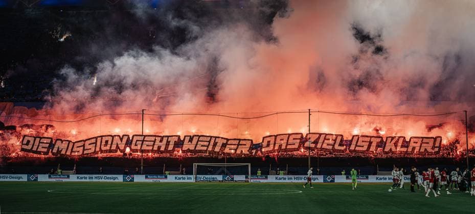Soccer Men Season 2024 2025 2 Soccer Bundesliga 23 Matchday Hamburger SV vs 1 FC Kaiserslautern 21 02 2025 Choreo of the HSV North Stand Fans The Mission Goes On The Goal Is Clear Panorama stitched together with pyrotechnics Hamburg Volksparkstadion Hamburg Germany