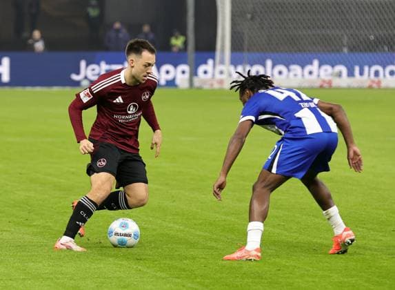21 02 2025 Soccer Season 2024 2025 2 Soccer Bundesliga 23 Matchday Hertha BSC Berlin HBSC 1 FC Nuremberg FCN Club Sportfoto Zink DaMa xdaxmax DFL regulations prohibit any use of photographs as image sequences and or quasi video only for editorial use Julian Justvan 10, 1 FC Nuremberg FCN Deyovaisio Evan Zeefuik 42, Hertha BSC Berlin