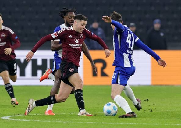 21 02 2025 Soccer Season 2024 2025 2 Soccer Bundesliga 23 Matchday Hertha BSC Berlin HBSC 1 FC Nürnberg FCN Club Sportfoto Zink DaMa xdaxmax DFL regulations prohibit any use of photographs as image sequences and or quasi video only for editorial use Deyovaisio Evan Zeefuik 42, Hertha BSC Berlin Stefanos Tzimas 9, 1 FC Nürnberg FCN Pascal Klemens 41, Hertha BSC Berlin