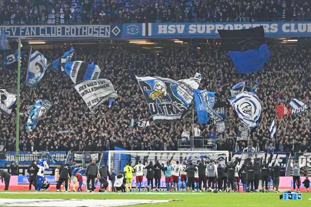 GER 2 FBL,, Hamburger SV vs 1 FC Kaiserslautern 21 02 2025, Volksparkstadion, Hamburg, GER 2 FBL, Hamburger SV vs 1 FC Kaiserslautern in the picture the HSV team cheers with the fans about the victory nordphotoxGmbH xWitke nph00002