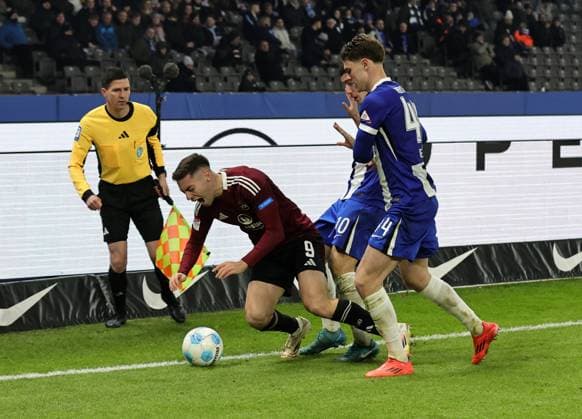 21 02 2025 Soccer Season 2024 2025 2 Soccer Bundesliga 23 Matchday Hertha BSC Berlin HBSC 1 FC Nürnberg FCN Club Sportfoto Zink DaMa xdaxmax DFL regulations prohibit any use of photographs as image sequences and or quasi video only for editorial use Stefanos Tzimas 9, 1 FC Nürnberg FCN Ibrahim Maza 10, Hertha BSC Berlin Linus Gechter 44, Hertha BSC Berlin