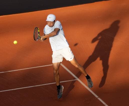 (250222) -- RIO DE JANEIRO, Feb. 22, 2025 -- Tseng Chun-Hsin of Chinese Taipei hits a return during the men s singles quarterfinal match against Sebastian Baez of Argentina at the 2025 ATP, Tennis Herren 500 Rio Open at Jockey Club Brasileiro in Rio de Janeiro, Brazil, Feb. 21, 2025. ) (SP)BRAZIL-RIO DE JANEIRO-TENNIS-RIO OPEN-MEN S SINGLES-QUARTERFINALS WangxTiancong 