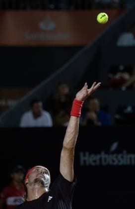 (250222) -- RIO DE JANEIRO, Feb. 22, 2025 -- Alexander Zverev of Germany serves during the men s singles quarterfinal match against Francisco Comesana of Argentina at the 2025 ATP, Tennis Herren 500 Rio Open at Jockey Club Brasileiro in Rio de Janeiro, Brazil, Feb. 21, 2025. ) (SP)BRAZIL-RIO DE JANEIRO-TENNIS-RIO OPEN-MEN S SINGLES-QUARTERFINAL WangxTiancong 