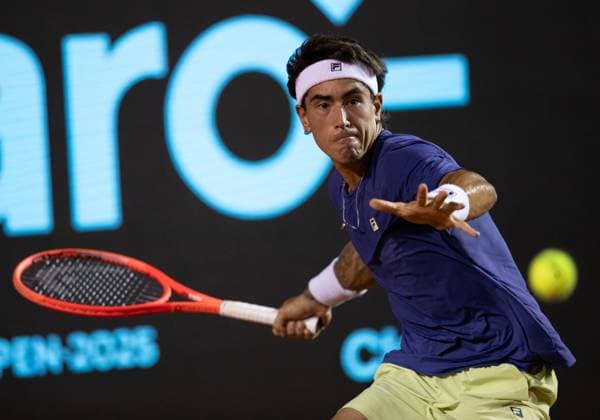 (250222) -- RIO DE JANEIRO, Feb. 22, 2025 -- Francisco Comesana of Argentina hits a return during the men s singles quarterfinal match against Alexander Zverev of Germany at the 2025 ATP, Tennis Herren 500 Rio Open at Jockey Club Brasileiro in Rio de Janeiro, Brazil, Feb. 21, 2025. ) (SP)BRAZIL-RIO DE JANEIRO-TENNIS-RIO OPEN-MEN S SINGLES-QUARTERFINAL WangxTiancong 
