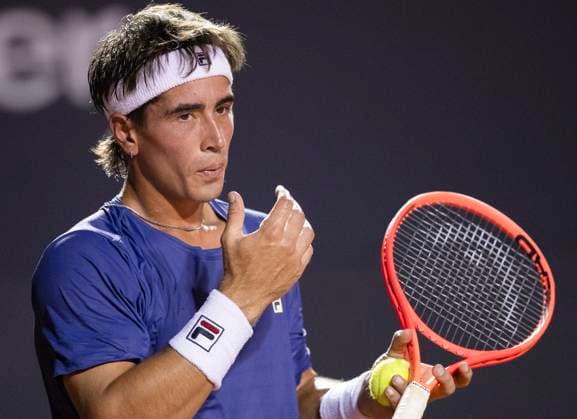 (250222) -- RIO DE JANEIRO, Feb. 22, 2025 -- Francisco Comesana of Argentina reacts during the men s singles quarterfinal match against Alexander Zverev of Germany at the 2025 ATP, Tennis Herren 500 Rio Open at Jockey Club Brasileiro in Rio de Janeiro, Brazil, Feb. 21, 2025. ) (SP)BRAZIL-RIO DE JANEIRO-TENNIS-RIO OPEN-MEN S SINGLES-QUARTERFINAL WangxTiancong 