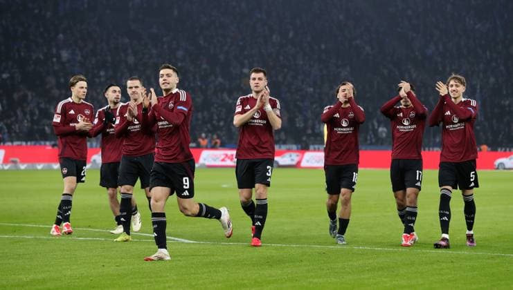 Caspar Jander, Ondrej Karafiat, Stefanos Tzimas, Robin Knoche, Rafael Lubach, Jens Castrop, Tim Drexler, Nuremberg players greet their fans Sports Soccer Football DFL 2 Bundesliga Men 23 Matchday Season 2024 2025 21 02 2025 Hertha BSC Berlin vs 1 FC Nürnberg FCN DFL regulations prohibit any use of photographs as image sequences and or quasi video