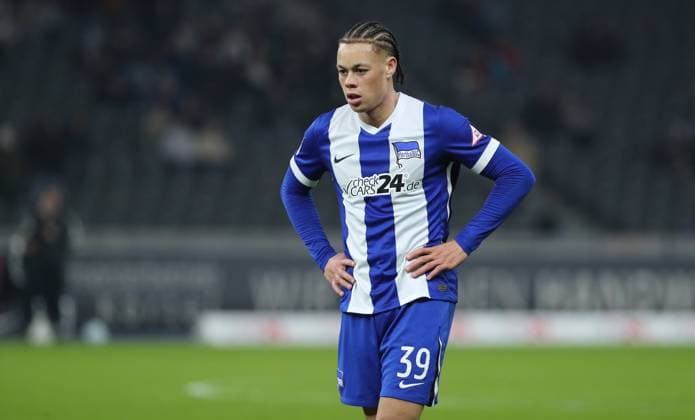 Derry Scherhant action upper body sports soccer soccer DFL 2 Bundesliga men 23 matchday season 2024 2025 21 02 2025 Hertha BSC Berlin vs 1 FC Nürnberg FCN DFL regulations prohibit any use of photographs as image sequences and or quasi video