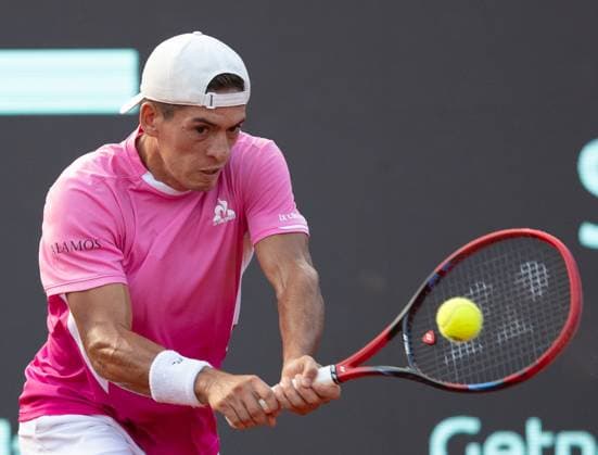 (250222) -- RIO DE JANEIRO, Feb. 22, 2025 -- Sebastian Baez of Argentina hits a return during the men s singles quarterfinal match against Tseng Chun-Hsin of Chinese Taipei at the 2025 ATP, Tennis Herren 500 Rio Open at Jockey Club Brasileiro in Rio de Janeiro, Brazil, Feb. 21, 2025. ) (SP)BRAZIL-RIO DE JANEIRO-TENNIS-RIO OPEN-MEN S SINGLES-QUARTERFINALS WangxTiancong 