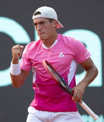 (250222) -- RIO DE JANEIRO, Feb. 22, 2025 -- Sebastian Baez of Argentina reacts during the men s singles quarterfinal match against Tseng Chun-Hsin of Chinese Taipei at the 2025 ATP, Tennis Herren 500 Rio Open at Jockey Club Brasileiro in Rio de Janeiro, Brazil, Feb. 21, 2025. ) (SP)BRAZIL-RIO DE JANEIRO-TENNIS-RIO OPEN-MEN S SINGLES-QUARTERFINALS WangxTiancong 
