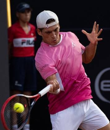 (250222) -- RIO DE JANEIRO, Feb. 22, 2025 -- Sebastian Baez of Argentina hits a return during the men s singles quarterfinal match against Tseng Chun-Hsin of Chinese Taipei at the 2025 ATP, Tennis Herren 500 Rio Open at Jockey Club Brasileiro in Rio de Janeiro, Brazil, Feb. 21, 2025. ) (SP)BRAZIL-RIO DE JANEIRO-TENNIS-RIO OPEN-MEN S SINGLES-QUARTERFINALS WangxTiancong 