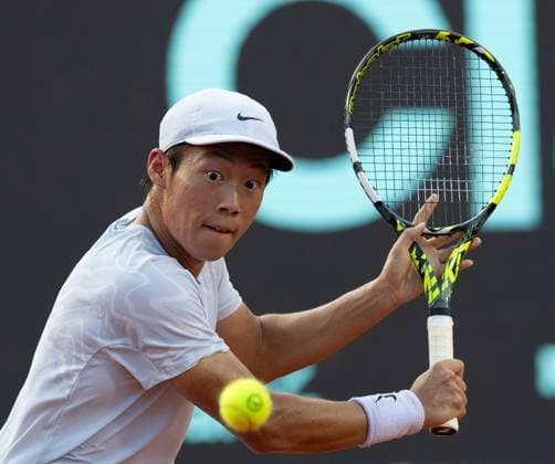 (250222) -- RIO DE JANEIRO, Feb. 22, 2025 -- Tseng Chun-Hsin of Chinese Taipei hits a return during the men s singles quarterfinal match against Sebastian Baez of Argentina at the 2025 ATP, Tennis Herren 500 Rio Open at Jockey Club Brasileiro in Rio de Janeiro, Brazil, Feb. 21, 2025. ) (SP)BRAZIL-RIO DE JANEIRO-TENNIS-RIO OPEN-MEN S SINGLES-QUARTERFINALS WangxTiancong 