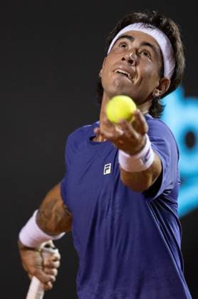 (250222) -- RIO DE JANEIRO, Feb. 22, 2025 -- Francisco Comesana of Argentina serves during the men s singles quarterfinal match against Alexander Zverev of Germany at the 2025 ATP, Tennis Herren 500 Rio Open at Jockey Club Brasileiro in Rio de Janeiro, Brazil, Feb. 21, 2025. ) (SP)BRAZIL-RIO DE JANEIRO-TENNIS-RIO OPEN-MEN S SINGLES-QUARTERFINAL WangxTiancong 
