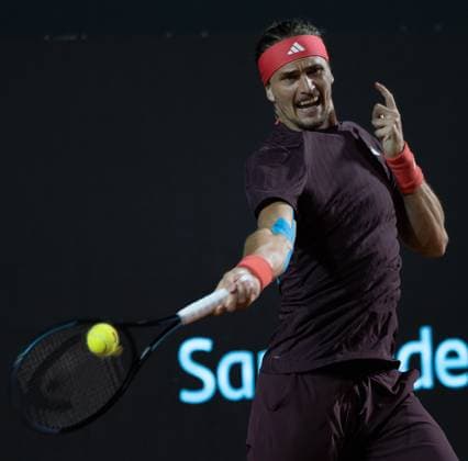 (250222) -- RIO DE JANEIRO, Feb. 22, 2025 -- Alexander Zverev of Germany hits a return during the men s singles quarterfinal match against Francisco Comesana of Argentina at the 2025 ATP, Tennis Herren 500 Rio Open at Jockey Club Brasileiro in Rio de Janeiro, Brazil, Feb. 21, 2025. ) (SP)BRAZIL-RIO DE JANEIRO-TENNIS-RIO OPEN-MEN S SINGLES-QUARTERFINAL WangxTiancong 