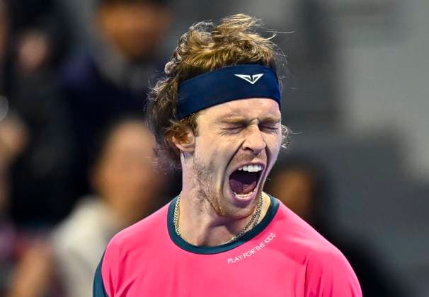 (250222) -- DOHA, Feb. 22, 2025 -- Andrey Rublev of Russia reacts during the men s singles semifinal match against Felix Auger-Aliassime of Canada at the ATP, Tennis Herren Qatar Open tennis tournament in Doha, Qatar, Feb. 21, 2025. (Photo by Xinhua) (SP)QATAR-DOHA-TENNIS-ATP QATAR OPEN 2025-MEN S SINGLES Nikku 