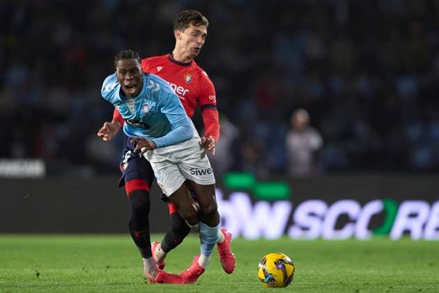 RC Celta de Vigo v CA Osasuna - La Liga EA Sports Lucas Torro of CA Osasuna competes for the ball with Ilaix Moriba of RC Celta de Vigo during the La Liga EA Sports match between RC Celta de Vigo and CA Osasuna at Estadio Abanca Balaidos in Vigo, Spain, on February 21, 2025. Vigo, Spain Vigo United Kingdom  Copyright: xJosexManuelxAlvarezxReyx originalFilename:alvarezrey-notitle250221_npiwX.jpg