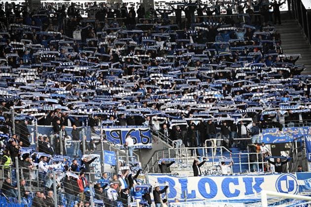 22 02 2025, xjhx, Soccer 2 Bundesliga, Karlsruher SC 1 FC Magdeburg v l Fans, Atmosphere, Scarves, Flags, Visitors, Ultras, Shirts, Magdeburg DFL DFB REGULATIONS PROHIBIT ANY USE OF PHOTOGRAPHS as IMAGE SEQUENCES and or QUASI VIDEO Karlsruhe